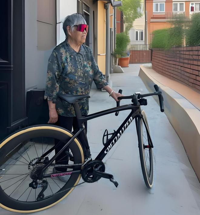 行车怎么样属于什么档次闪电跟捷安特怎么选PG电子麻将胡了试玩单车产业报告:崔克自(图4) 行车怎么样属于什么档次闪电跟捷安特怎么选PG电子麻将胡了试玩单车产业报告:崔克自(图4)